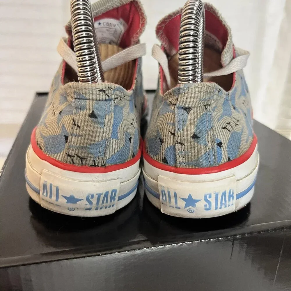 Converse Chuck Taylor’s Low Top Sneakers Womens Size 6 Blue Birds Cardinal Shoes